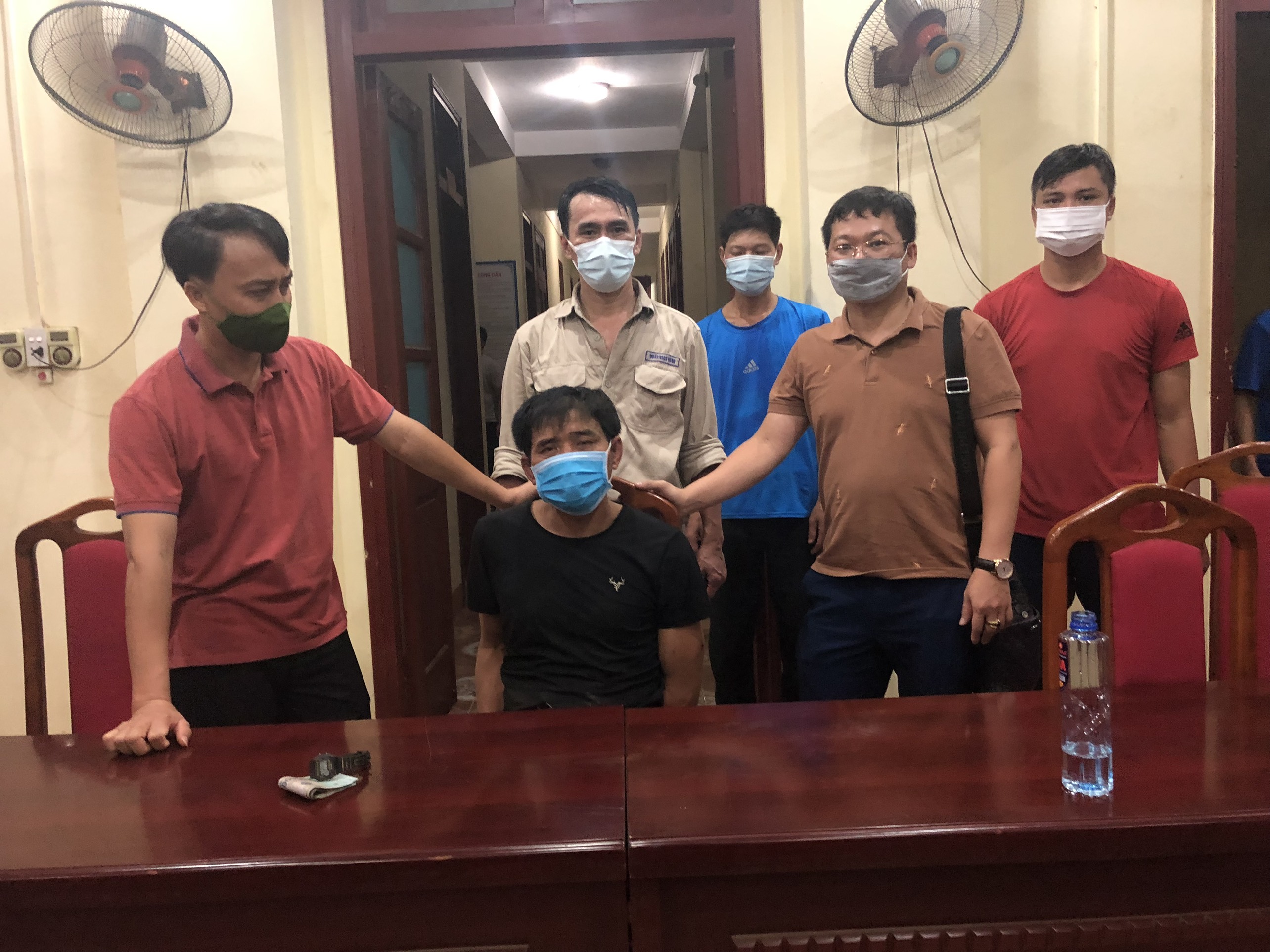 Cuộc vây bắt “người rừng” có lệnh truy nã đặc biệt nguy hiểm