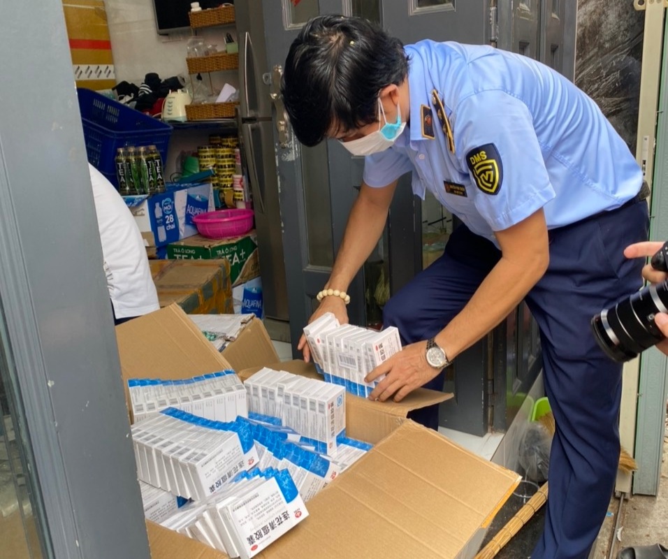 Thu giữ lô thuốc giảm ho, sốt do Trung Quốc sản xuất, mua trôi nổi