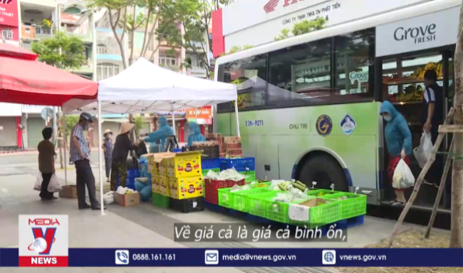 Siêu thị mini bên trong xe buýt