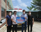 Thành ủy TP HCM thăm, tặng quà cho đội ngũ y, bác sĩ Bệnh viện dã chiến