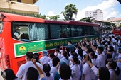 Gần 200 y bác sĩ bệnh viện Bạch Mai lên đường chi viện chống dịch cho TP Hồ Chí Minh