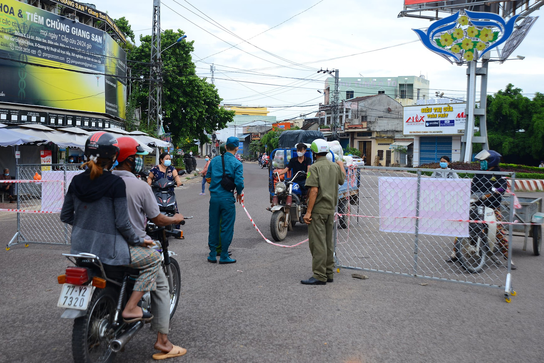 Đình chỉ công tác, chức vụ Bí thư và Chủ tịch UBND phường lơ là phòng, chống dịch COVID-19