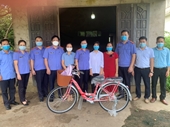 VKSND tỉnh Quảng Ninh nhận đỡ đầu 3 học sinh có hoàn cảnh khó khăn