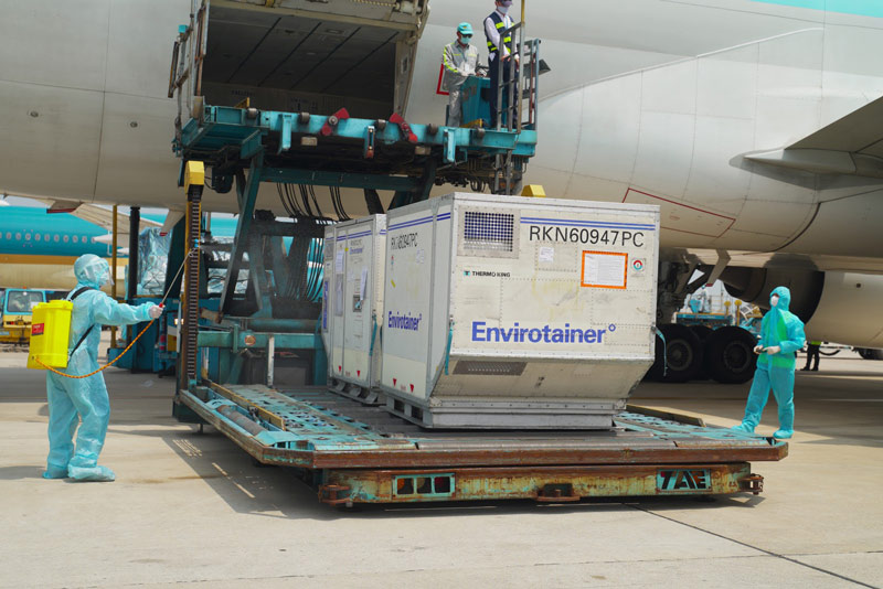 Thêm 1 triệu liều vắc xin ngừa COVID-19 về Việt Nam