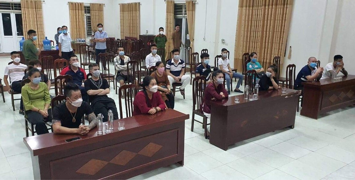 Bất chấp dịch COVID, 20 người tham gia hầu đồng bị phạt hơn 148 triệu đồng