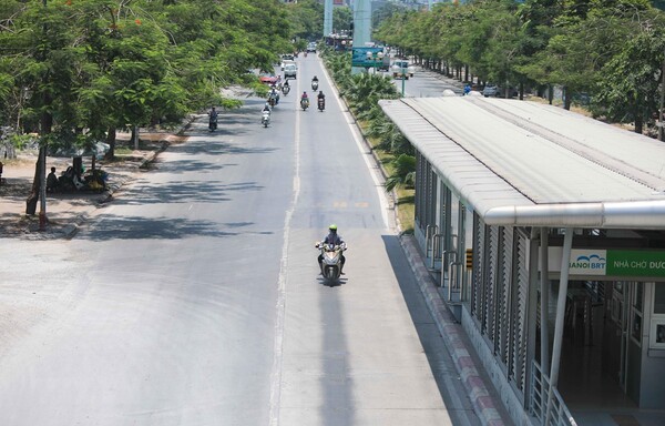 Miền Bắc nắng nóng, miền Trung, miền Nam mưa dông trên diện rộng