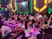 Bất chấp dịch, 30 thanh thiếu niên tụ tập hát karaoke, mở đại tiệc ma túy