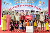 VKSND TP Móng Cái, VKSND TX Đông Triều tặng quà học sinh nghèo nhân dịp năm học mới