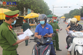Hà Nội Người dân và doanh nghiệp chóng mặt với giấy đi đường