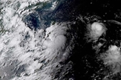 Bão Conson tương tác với bão Chanthu, áp sát biển Đông, diễn biến khó lường
