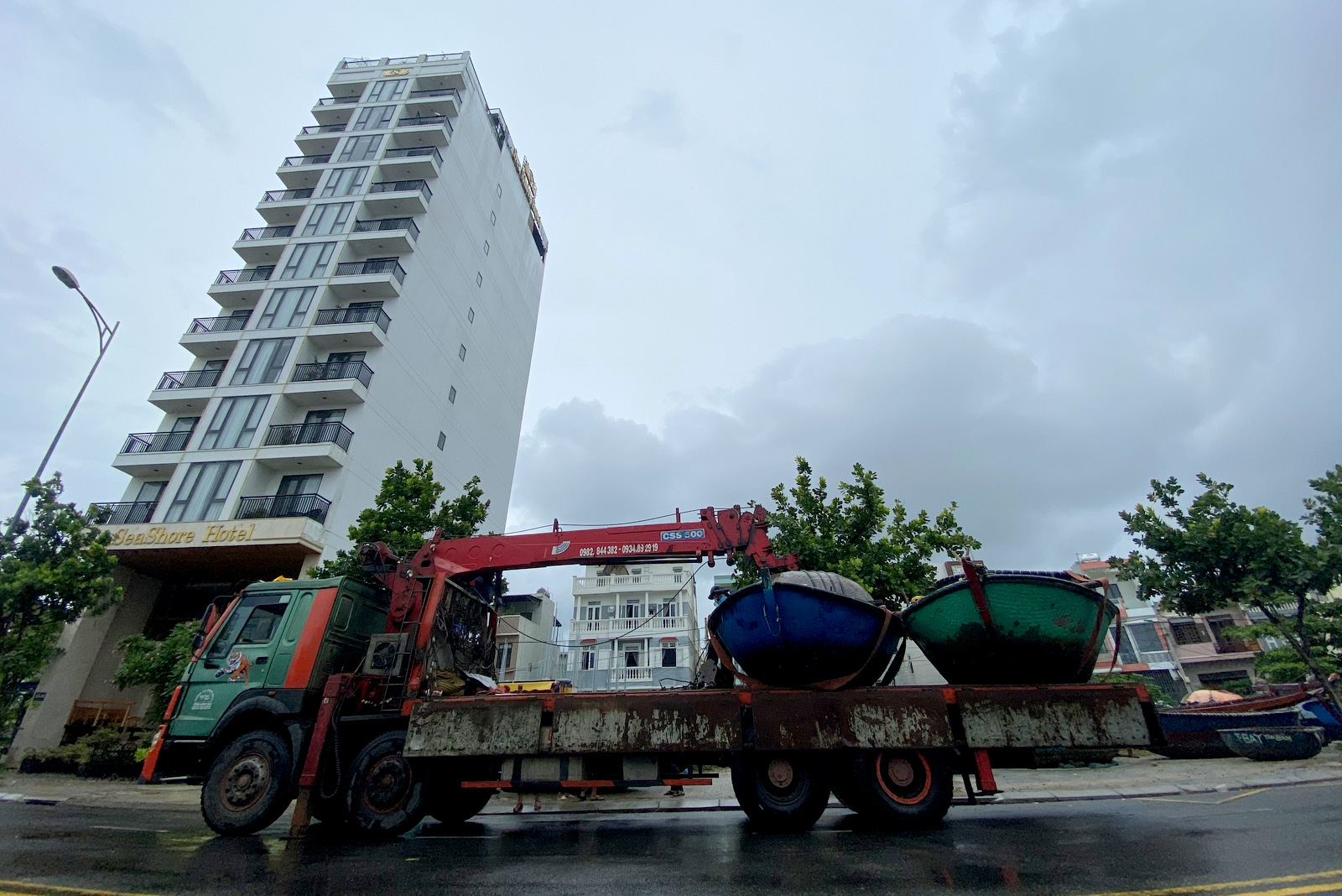 Các tỉnh miền Trung vừa chống dịch vừa chống bão số 5