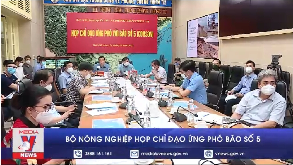 Bão số 5 đi vào đất liền các tỉnh Trung Trung Bộ