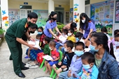 VKSND tỉnh Điện Biên tặng quà học sinh có hoàn cảnh đặc biệt khó khăn