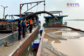 Truy tố giám đốc công ty cùng 8 đồng phạm khai thác cát trái phép trên sông Hồng