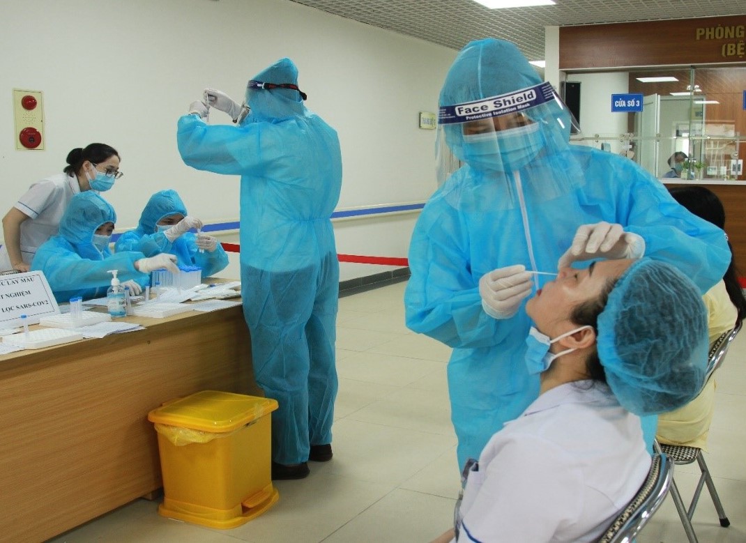 Yêu cầu Bộ Y tế, TP Hà Nội xem xét thông tin phản ánh việc phải thanh toán chi phí xét nghiệm COVID-19