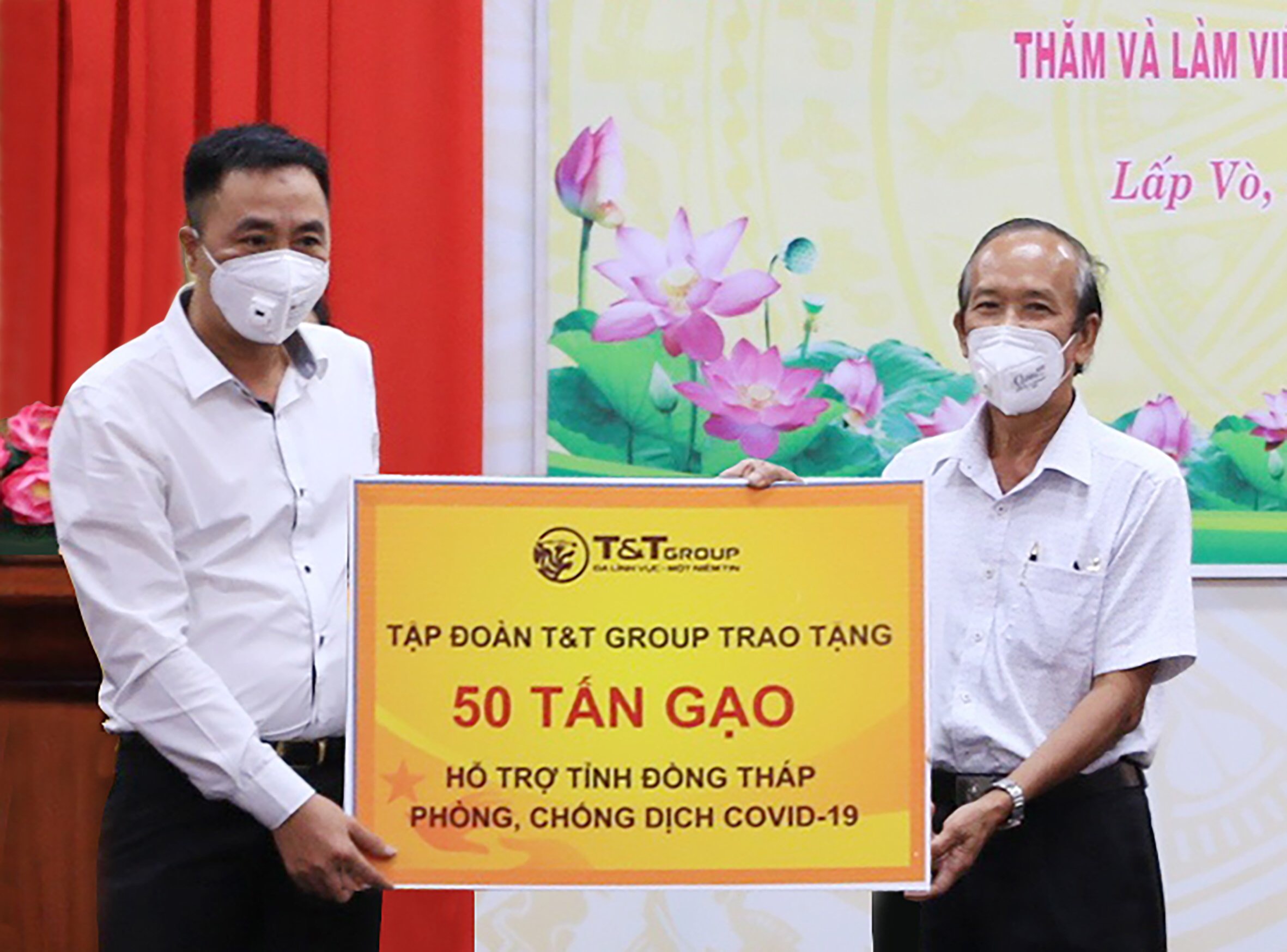 T T Group trao tặng 140 000 bộ kit test nhanh COVID-19 và 150 tấn gạo hỗ trợ một số tỉnh phía Nam chống dịch