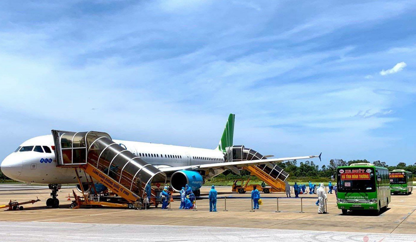 Hà Tĩnh đón công dân mang thai về quê bằng máy bay miễn phí