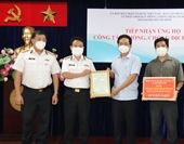 Bộ Tư lệnh Vùng 1 Hải quân tiếp tục ủng hộ 10 tấn gạo hỗ trợ nhân dân TP HCM