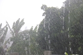 Áp thấp nhiệt đới có khả năng mạnh lên thành bão, miền Trung, miền Nam mưa to