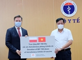 Việt Nam tiếp nhận gần 2 triệu liều vắc xin phòng COVID-19 do Ba Lan và Hàn Quốc tài trợ