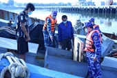 Cảnh sát biển bắt giữ tàu chở 60 000 lít dầu không rõ nguồn gốc