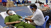 Đoàn viên, thanh niên tham gia hội hiến máu tình nguyện sau dịch