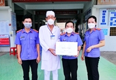VKSND huyện Trần Văn Thời Tặng quà động viên bệnh nhân COVID-19 đang điều trị trên địa bàn