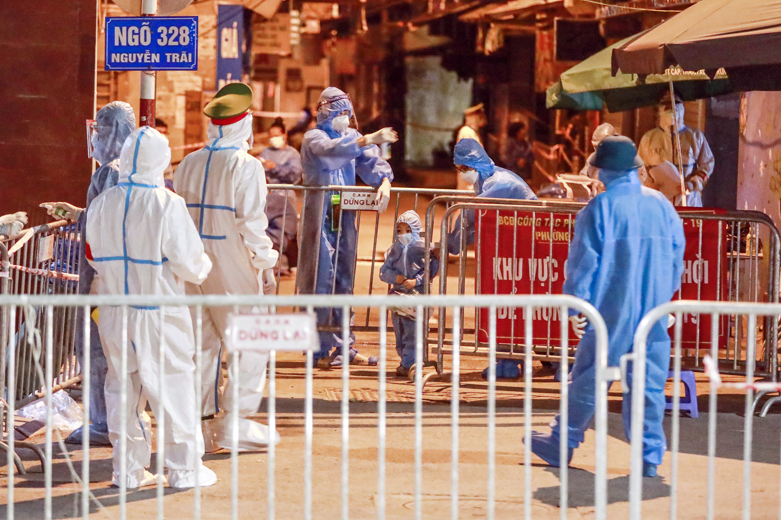 Hà Nội thêm 81 ca nhiễm COVID-19, có 45 ca cộng đồng tại 17 quận, huyện ngày 7 11