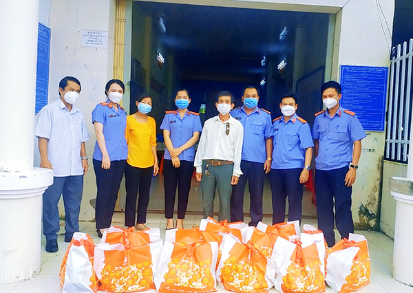 VKSND thành phố Cà Mau chung tay phòng, chống dịch COVID-19