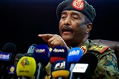 Tư lệnh quân đội Sudan tự bổ nhiệm đứng đầu hội đồng cầm quyền mới