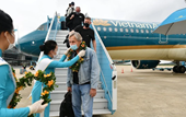 Chuyến bay đầu tiên thí điểm đón khách quốc tế có “hộ chiếu vắc xin” đã đến Việt Nam