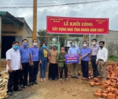 Ban dân vận Tỉnh ủy và VKSND tỉnh Đắk Lắk tặng nhà Đại đoàn kết cho hộ gia đình cách mạng