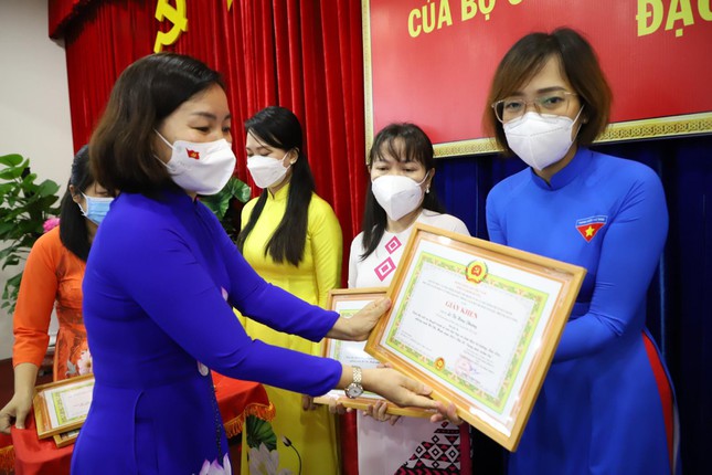 Bình Dương sơ kết 5 năm thực hiện Chỉ thị 05 của Bộ Chính trị