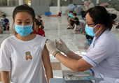 Hà Nội bắt đầu tiêm vắc xin phòng COVID - 19 cho trẻ em từ 15-17 tuổi