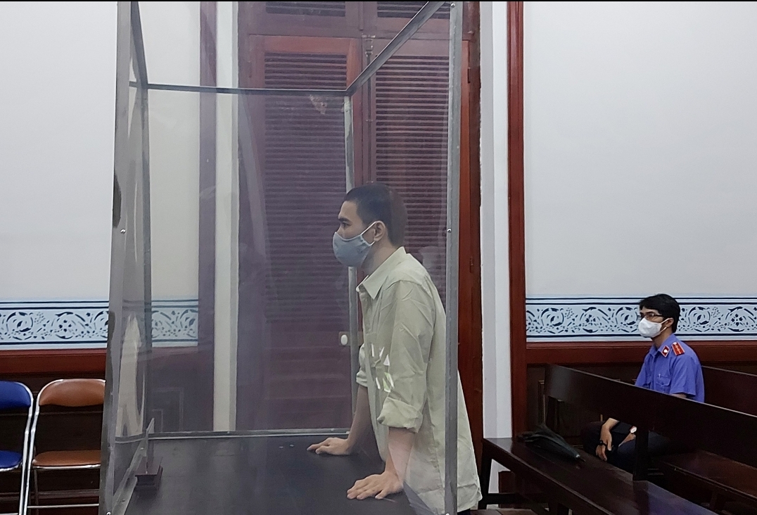 Bị phá giấc ngủ, người làm chích điện chủ nhà