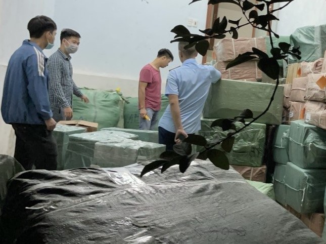 Tạm giữ hàng chục nghìn sản phẩm vi phạm do nước ngoài sản xuất không xác định được chủ