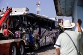Xe buýt nát đầu do mất phanh, 51 người thương vong