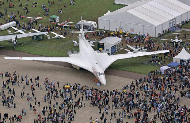 Nga cho ra lò máy bay ném bom chiến lược Tu-160M Thiên nga trắng hoàn toàn mới