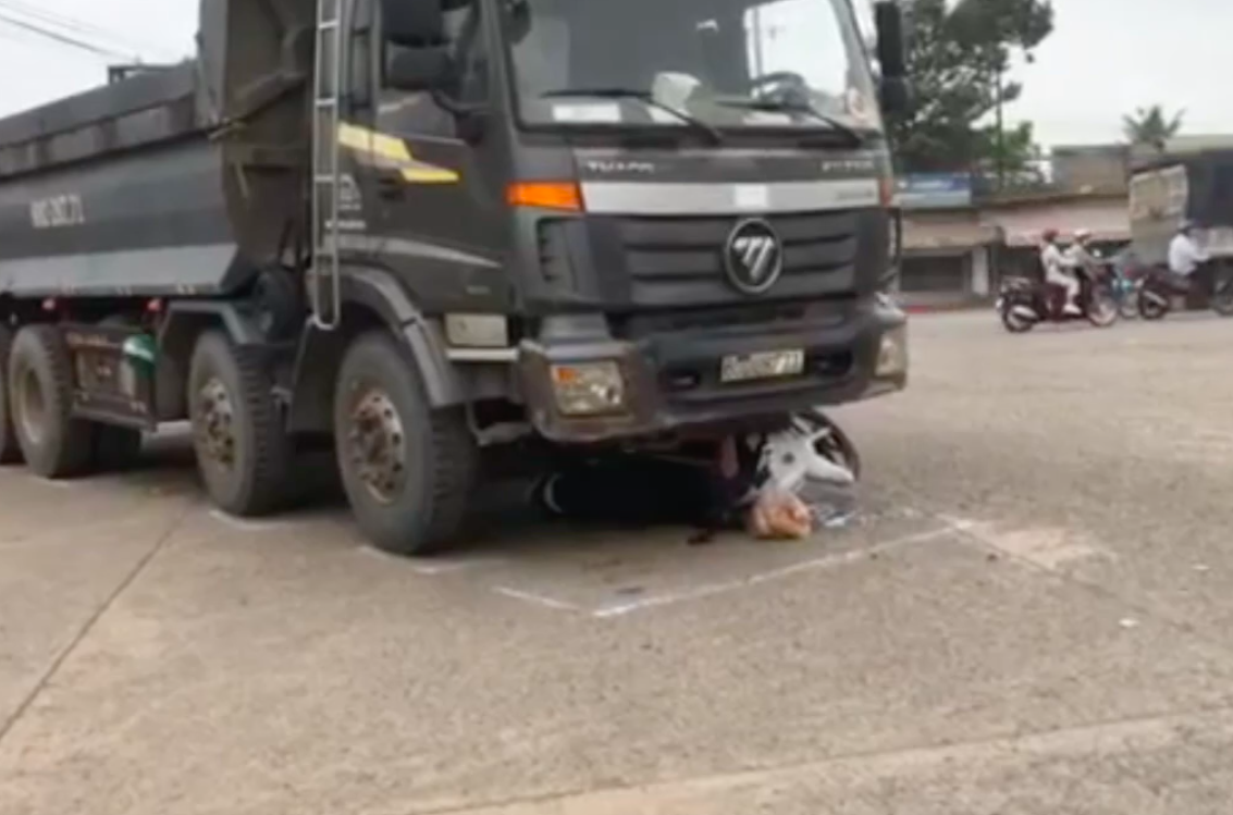 Xe ben tông tử vong hai người đi xe máy chạy cùng chiều