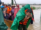 Mưa lớn tại Bình Định, Phú Yên, 3 người chết, hàng chục ngàn nhà dân ngập trong nước