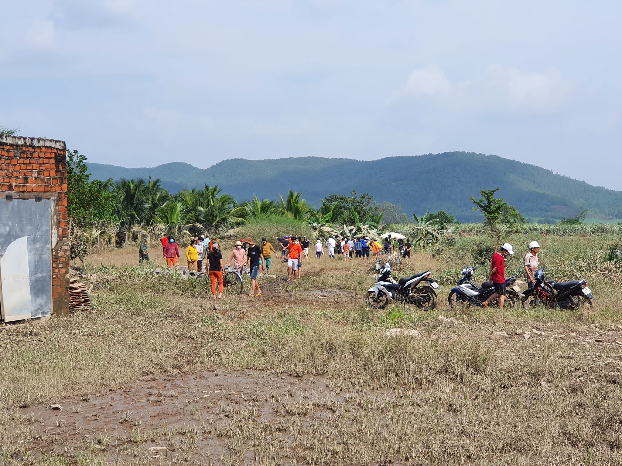 Tìm thấy thi thể hai cháu nhỏ bị nước lũ cuốn trôi