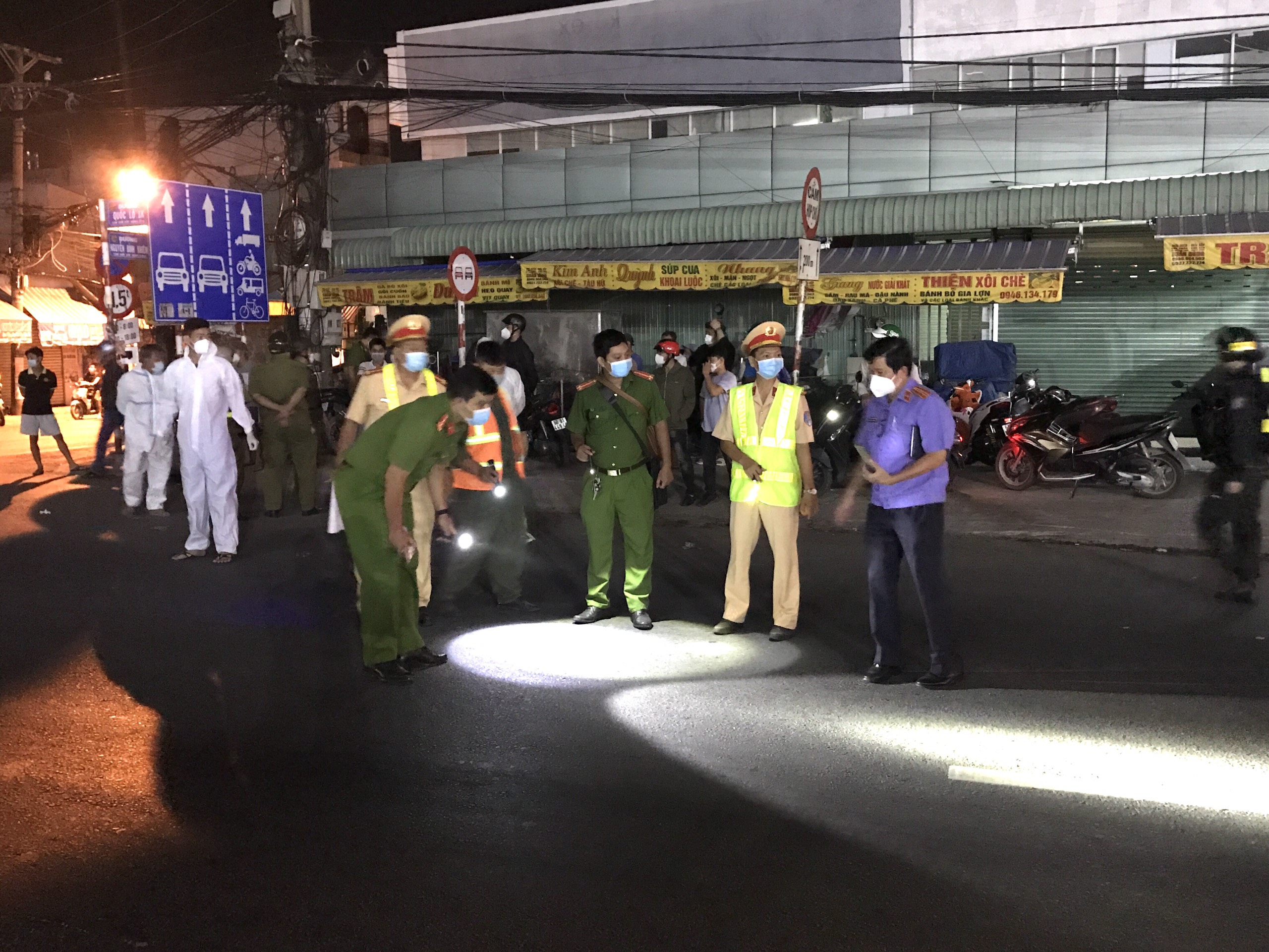 Kiểm sát hiện trường xe máy tông xe bồn, 1 người chết