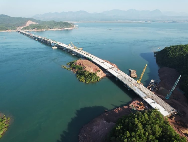 Hợp long cầu Vân Tiên dài nhất tỉnh Quảng Ninh
