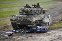 Xe tăng đụng xe quân sự khi tập trận ở Lower Saxony, Đức, 2 binh sĩ thiệt mạng
