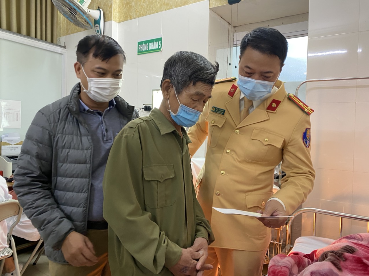 Kịp thời cứu sống cô gái nhảy cầu tự vẫn