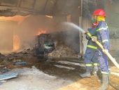 Xưởng gỗ rộng hàng nghìn mét vuông bốc cháy dữ dội ở Đồng Nai