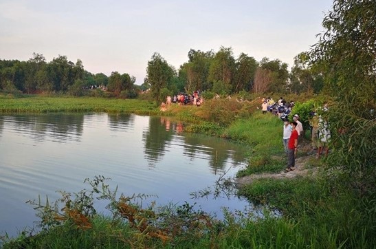 Bà nội mất tích bí ẩn, hai cháu bé đuối nước thương tâm ở Đắk Nông