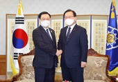 Chủ tịch Quốc hội Vương Đình Huệ hội kiến Thủ tướng Nội các Hàn Quốc