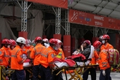 Cháy lớn tại Trung tâm Thương mại Thế giới ở Hồng Kông, 1 250 người phải sơ tán khẩn cấp