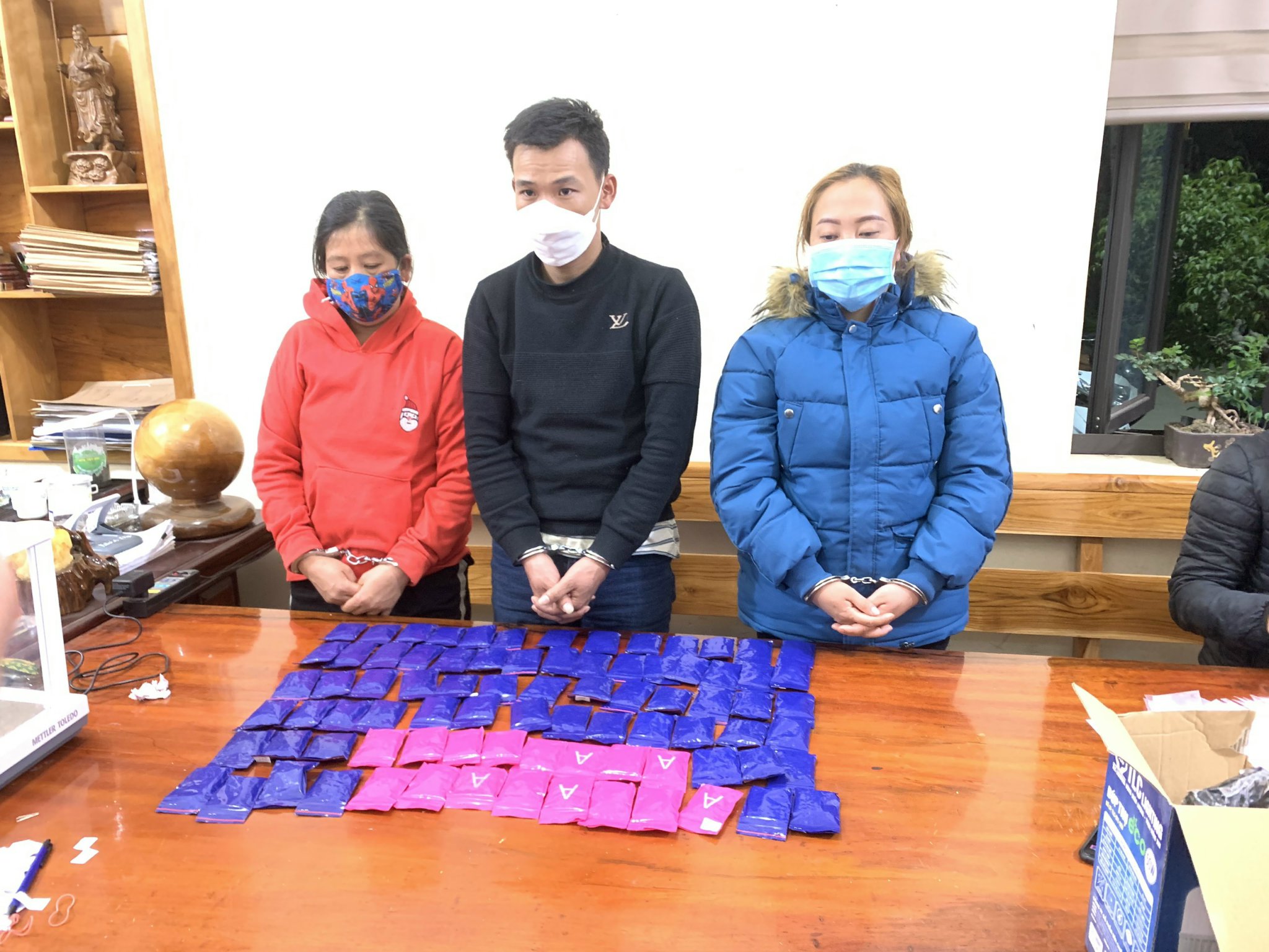 Khởi tố 3 đối tượng vận chuyển, mua bán trái phép 16 500 viên ma túy tổng hợp